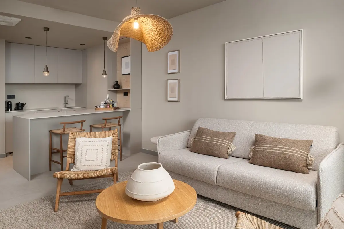 Molum Hotel & Residences — MOLUM HOTEL & RESIDENCES