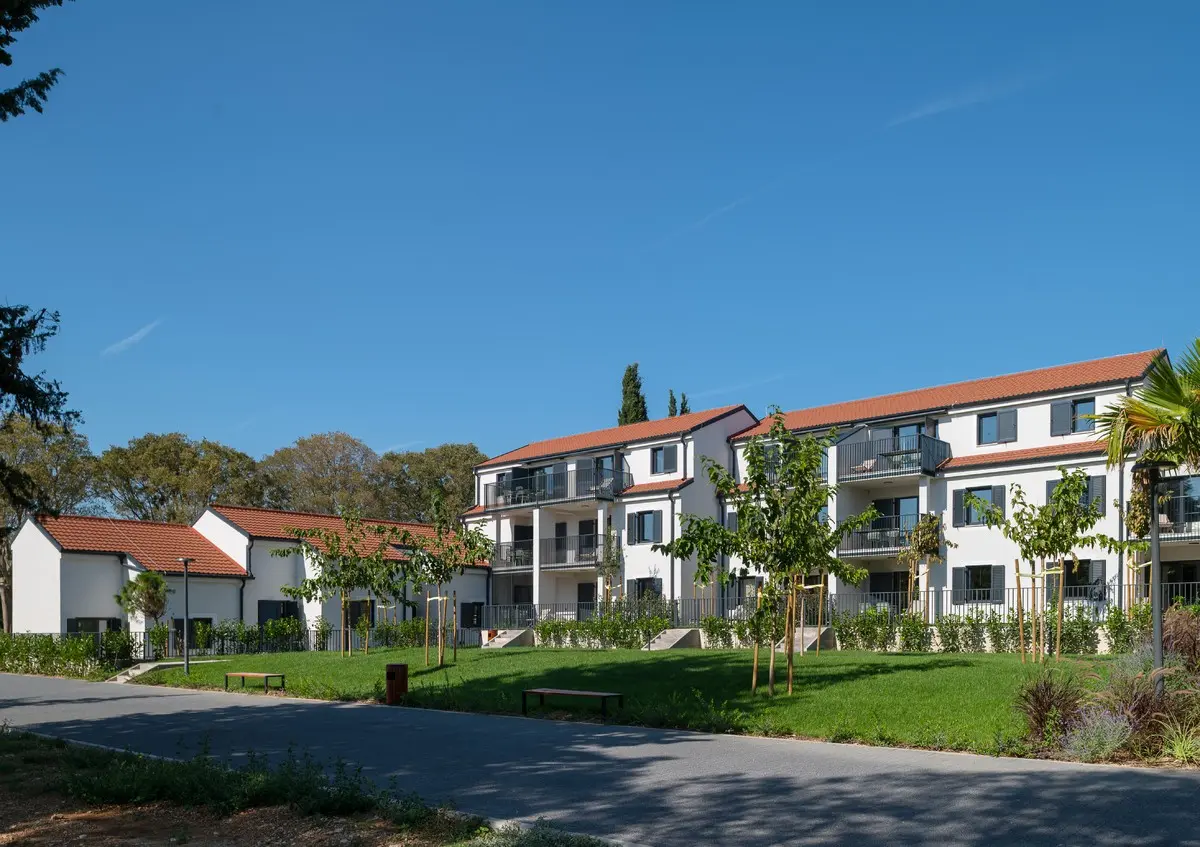 Molum Hotel & Residences — MOLUM HOTEL & RESIDENCES