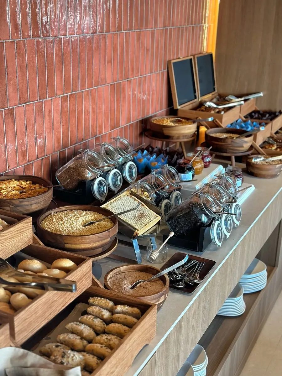 Molum Hotel & Residences — MOLUM HOTEL & RESIDENCES