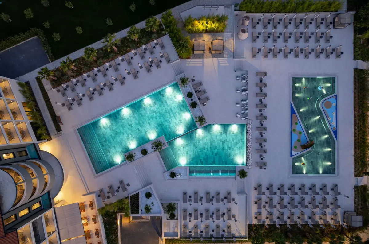 Molum Hotel & Residences — MOLUM HOTEL & RESIDENCES