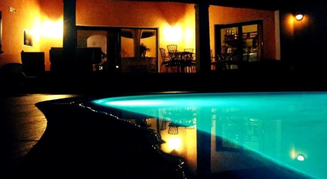 Basen w hotelu Monti di Mola