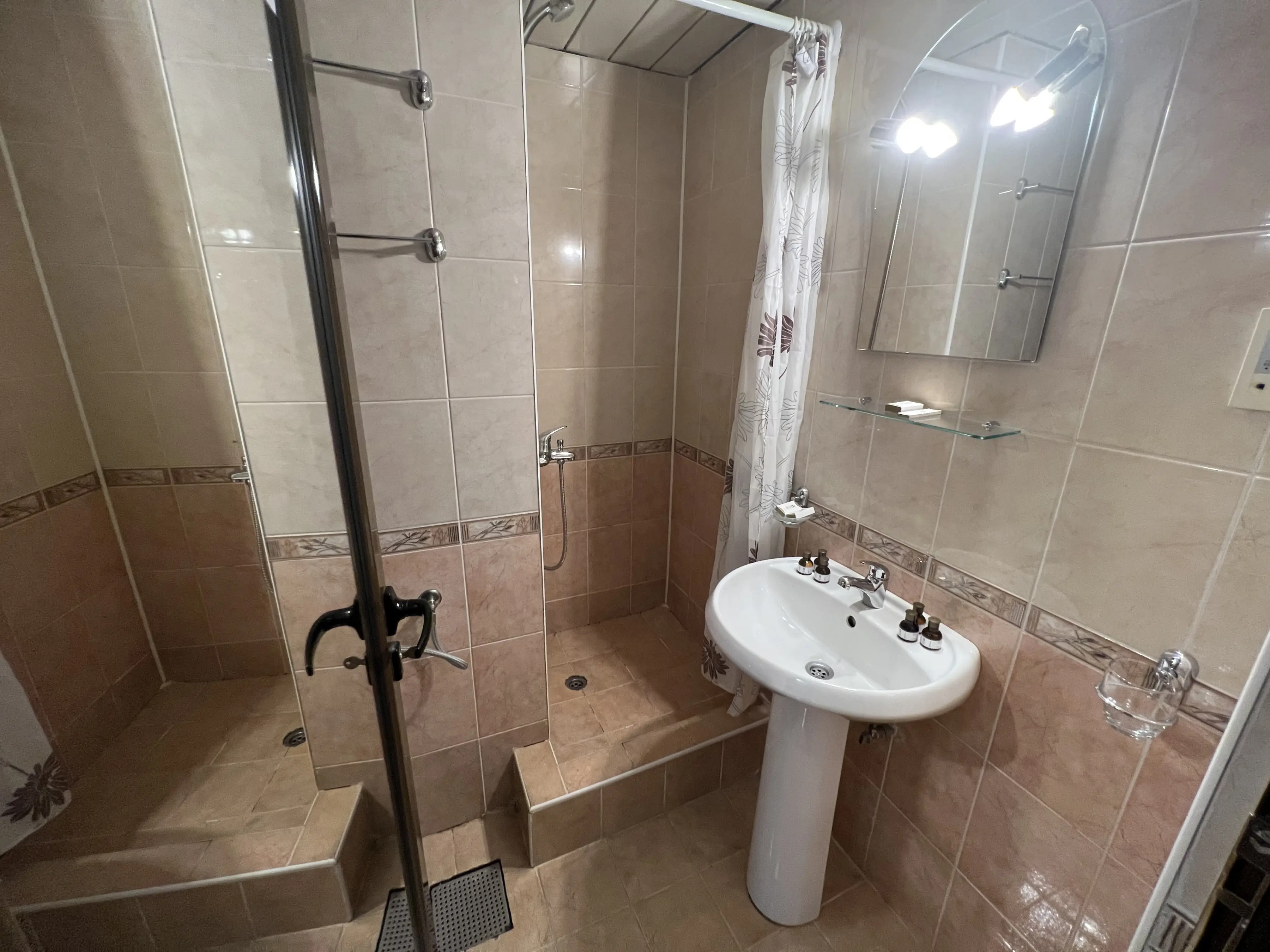 Moura Boutique & Spa — MOURA BOUTIQUE & SPA