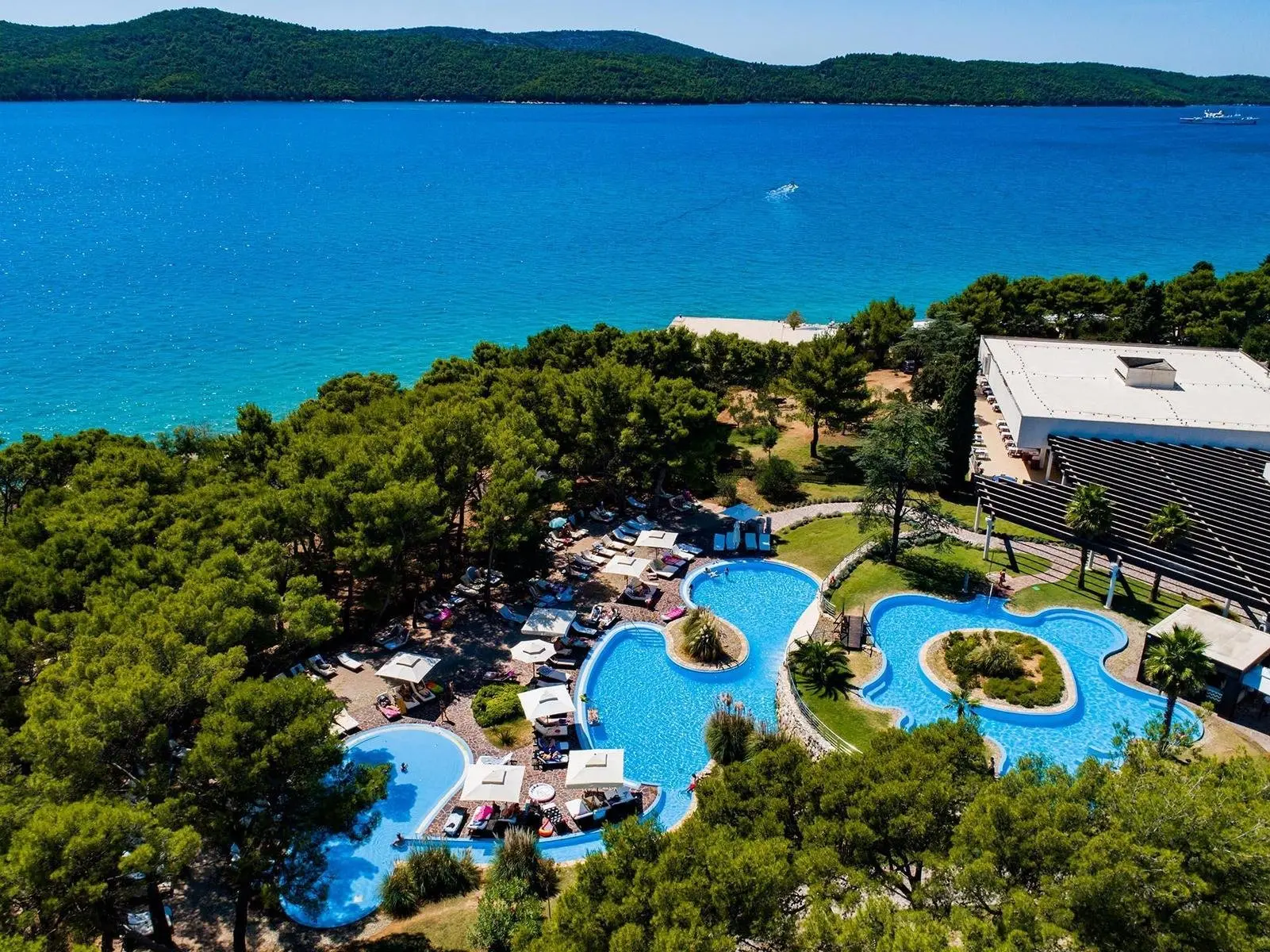 Basen w hotelu Niko