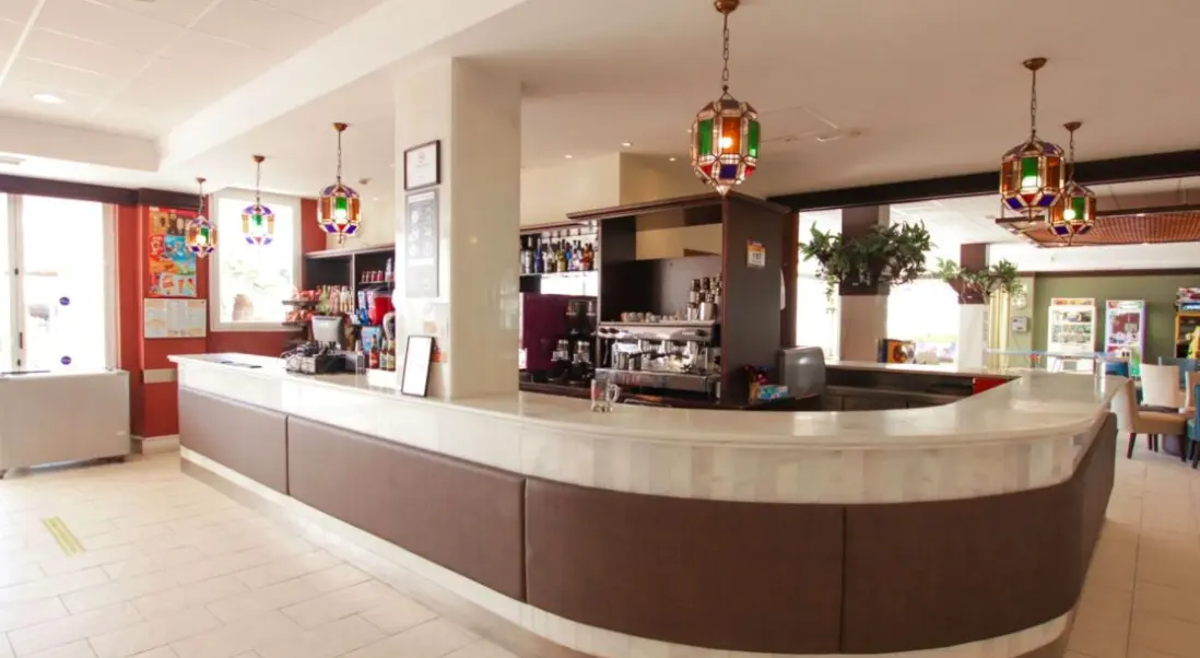 Restauracja i jedzenie w hotelu Ohtels Cabogata