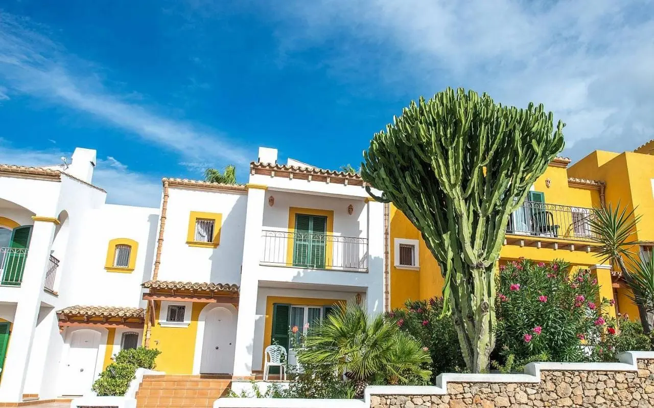 Ona Aucanada Club — ONA AUCANADA CLUB