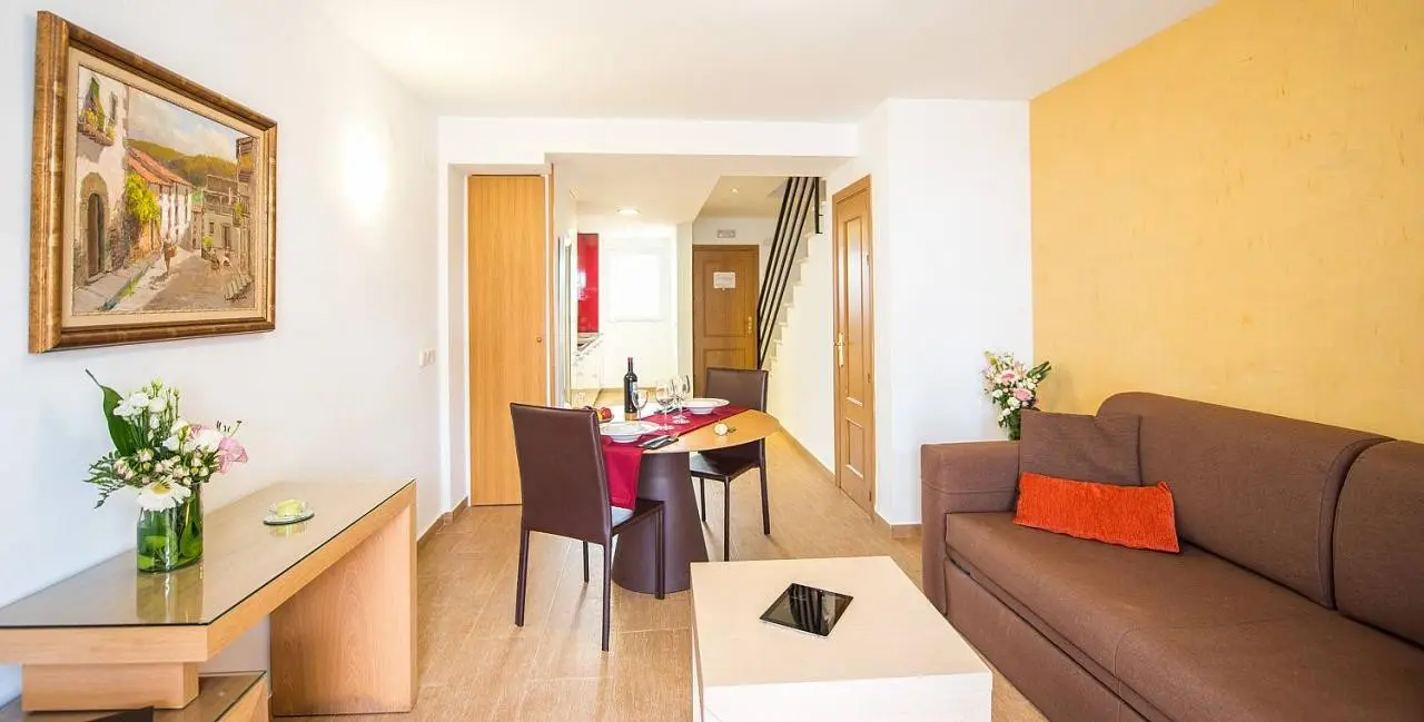 Ona Aucanada Club — ONA AUCANADA CLUB