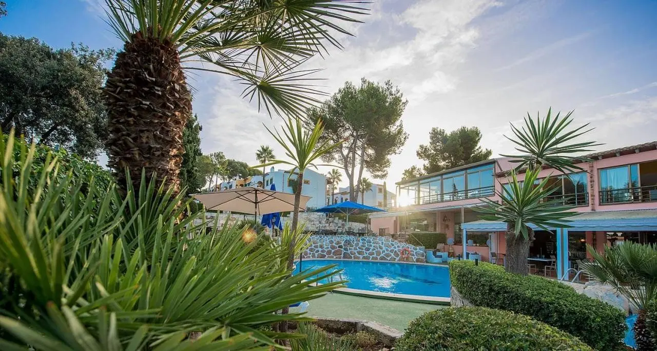 Ona Aucanada Club — ONA AUCANADA CLUB