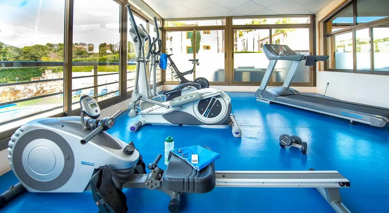 Ona Aucanada Club — ONA AUCANADA CLUB