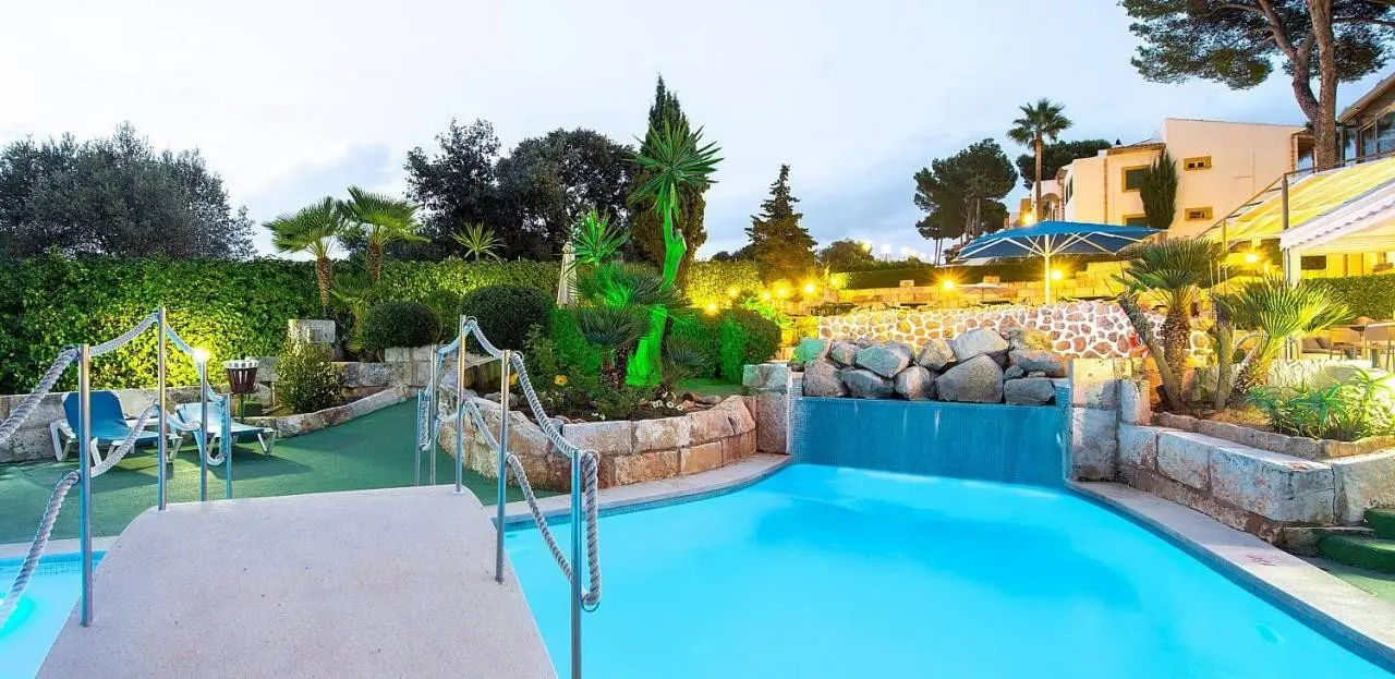 Ona Aucanada Club — ONA AUCANADA CLUB