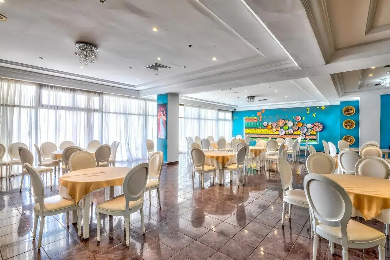 Restauracja i jedzenie w hotelu One Resort Jockey