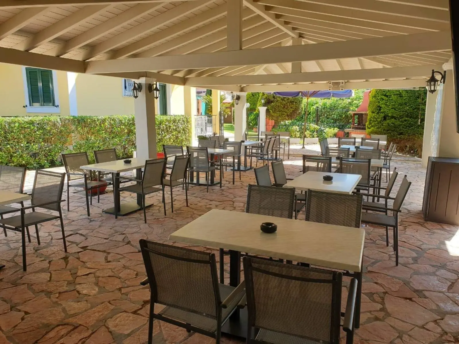 Oula Maisonettes — OULA MAISONETTES