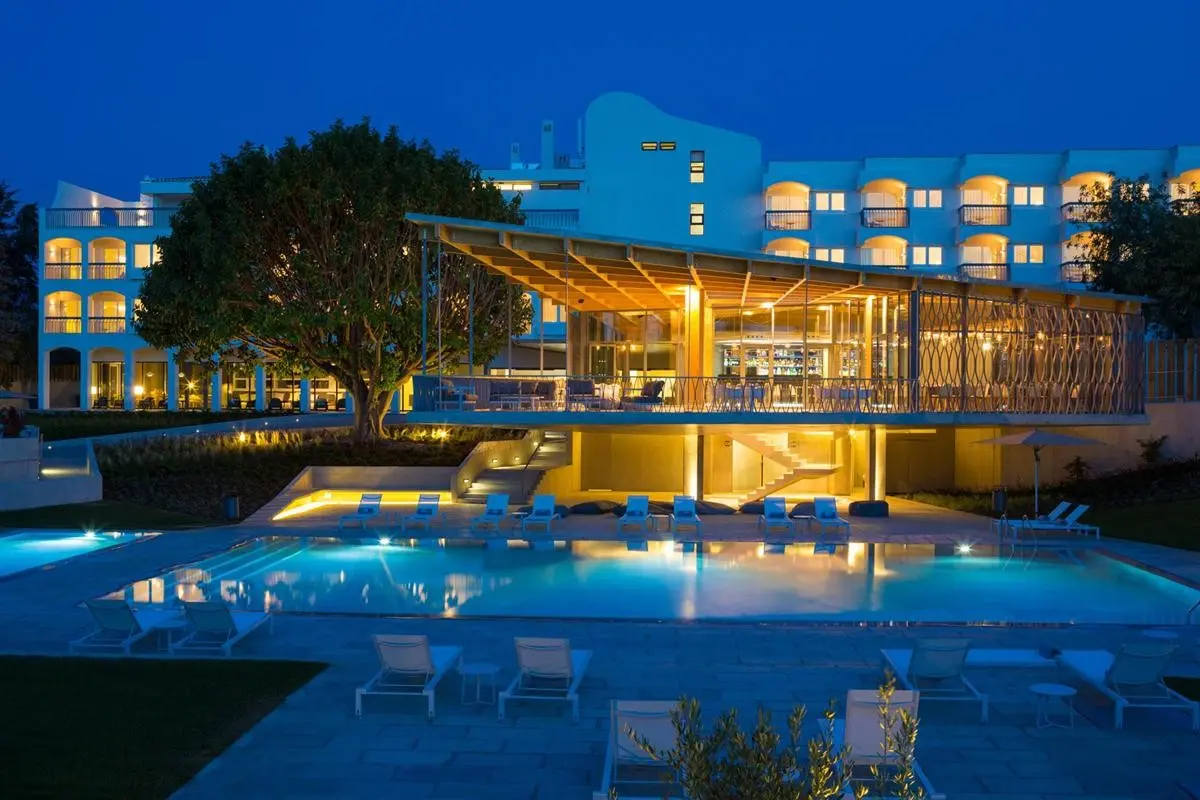 Ozadi Altura Beach Resort — OZADI TAVIRA