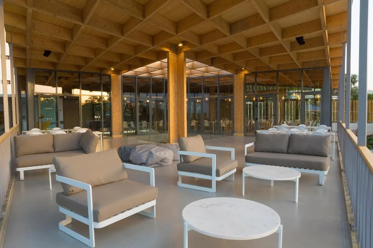 Ozadi Altura Beach Resort — OZADI TAVIRA