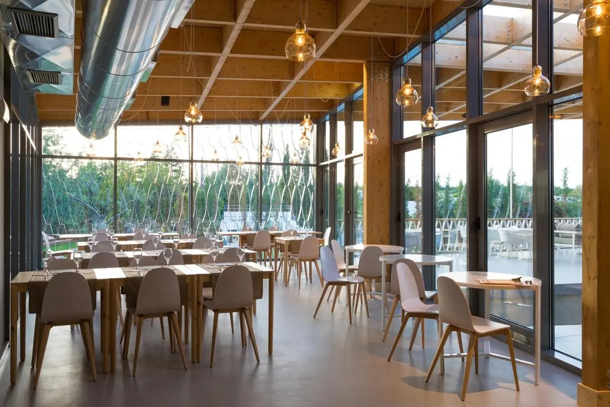 Ozadi Altura Beach Resort — OZADI TAVIRA