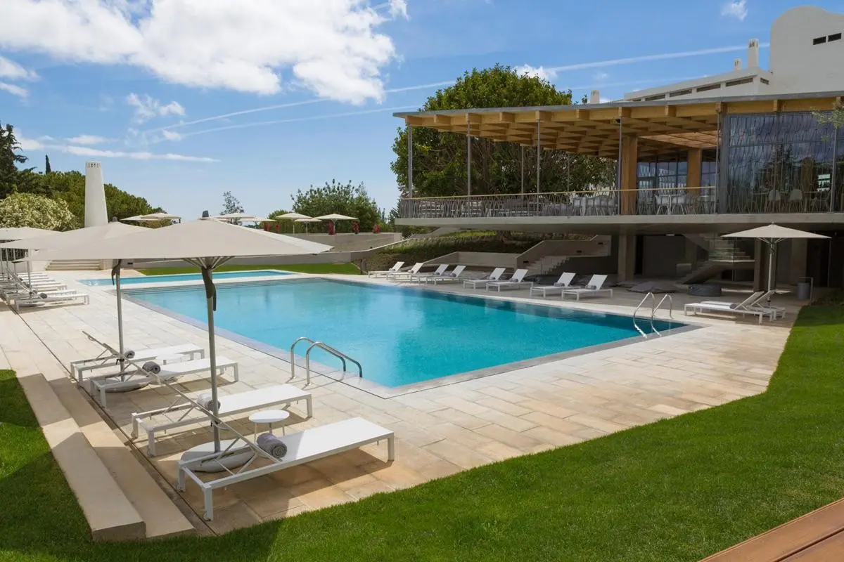 Ozadi Altura Beach Resort — OZADI TAVIRA
