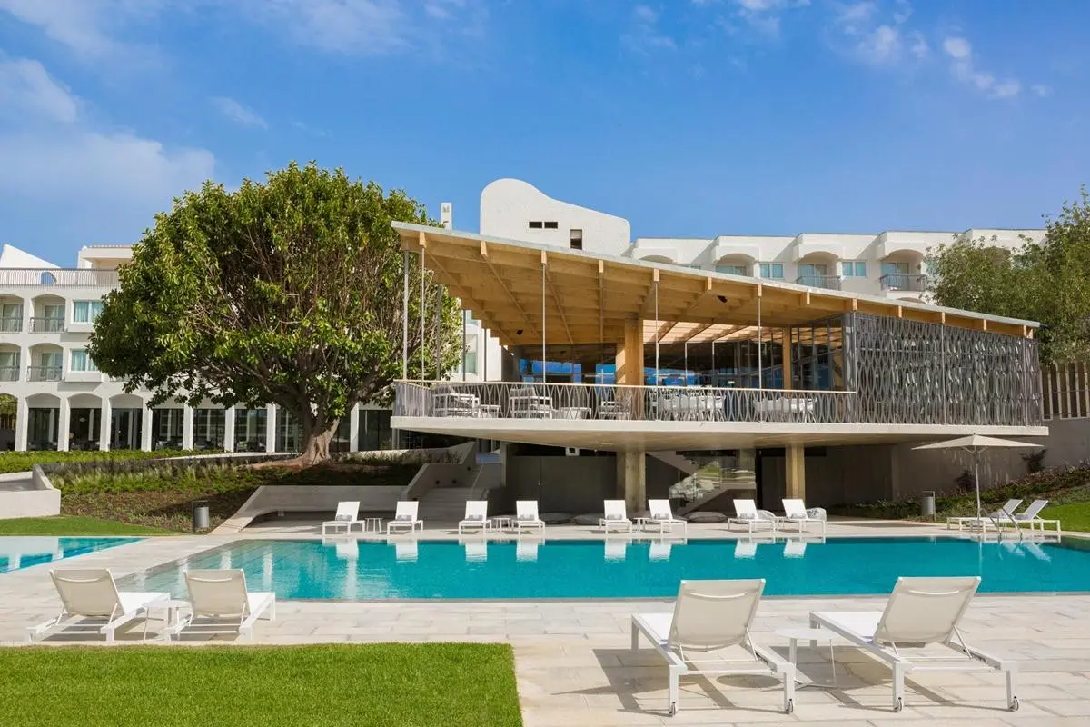 Ozadi Altura Beach Resort — OZADI TAVIRA