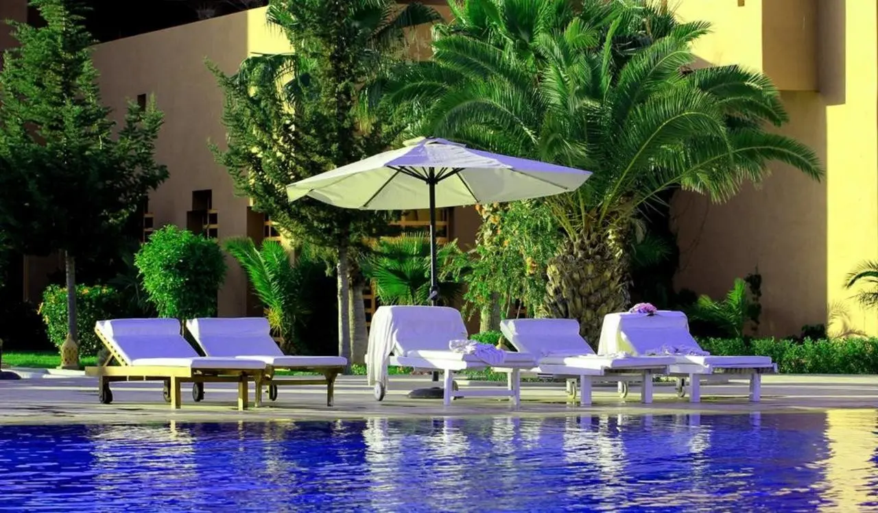 Basen w hotelu Palm Plaza Hotel & Spa
