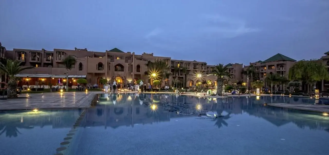 Basen w hotelu Palm Plaza Hotel & Spa