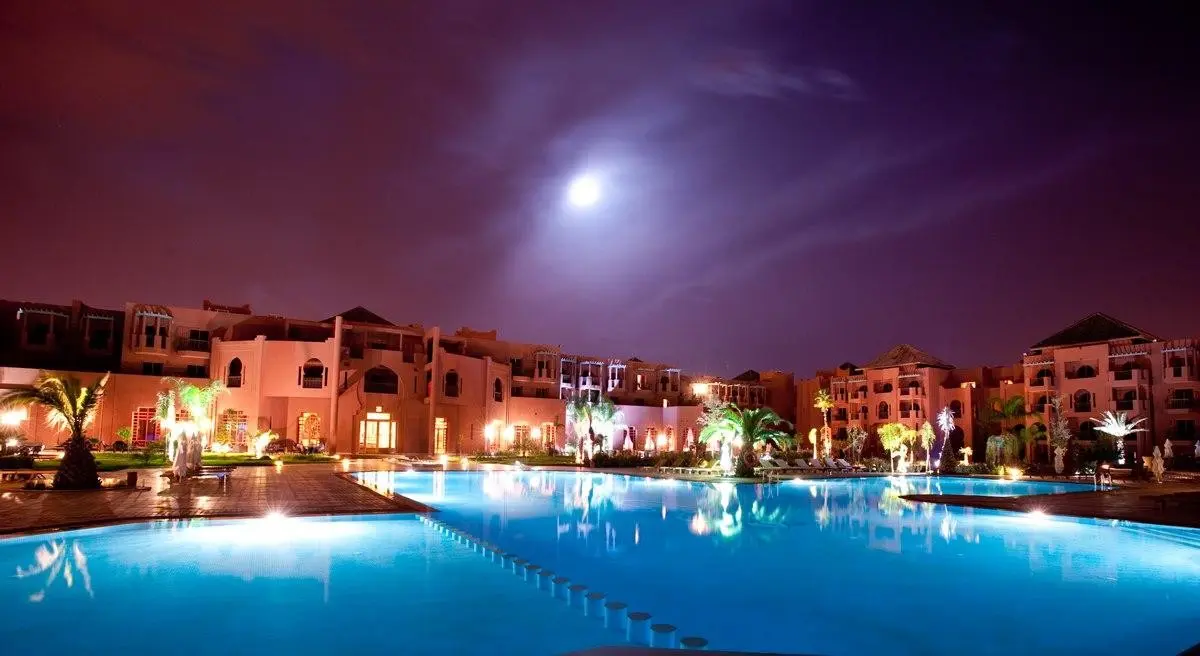 Basen w hotelu Palm Plaza Hotel & Spa