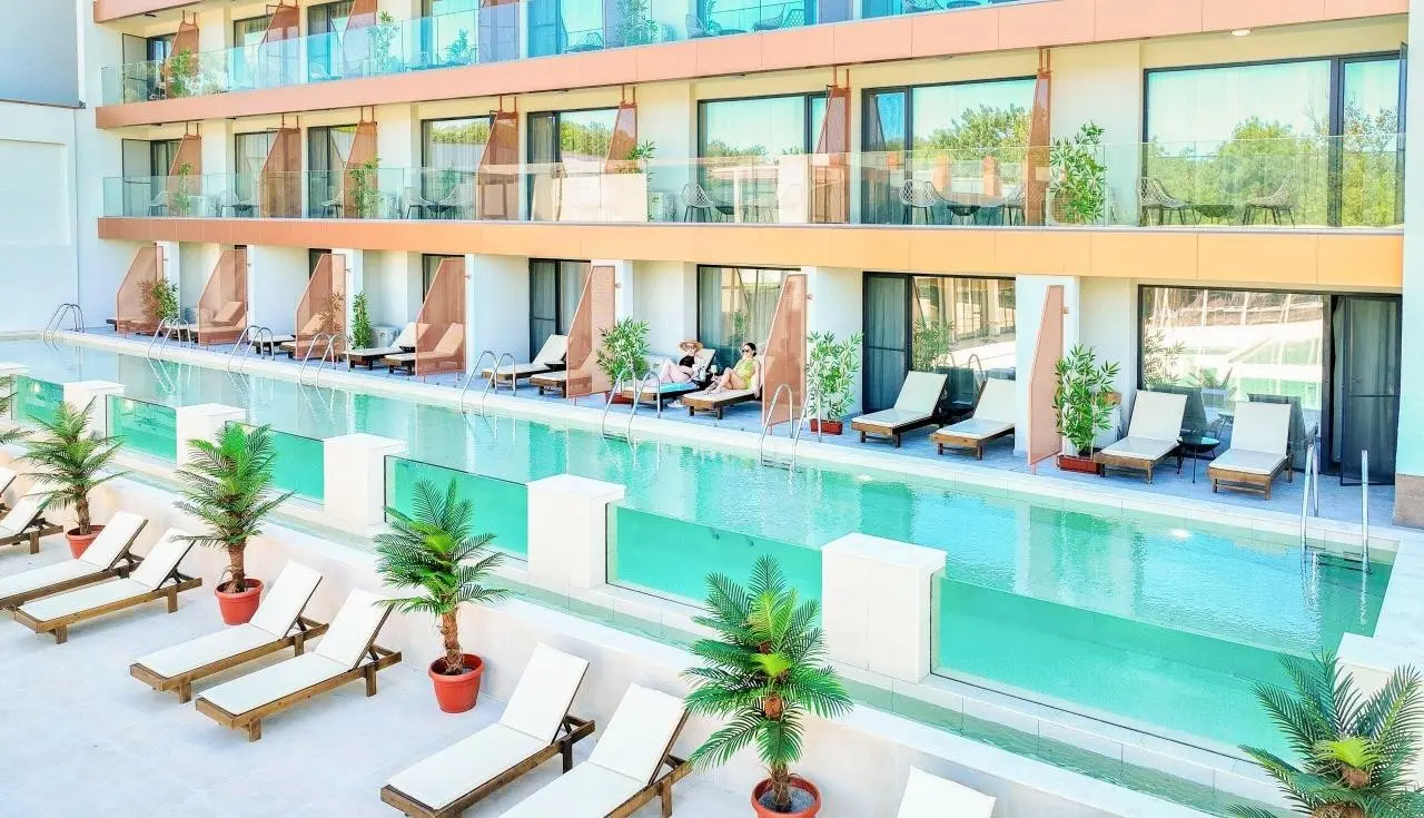 Palms Beach — PALMS BEACH