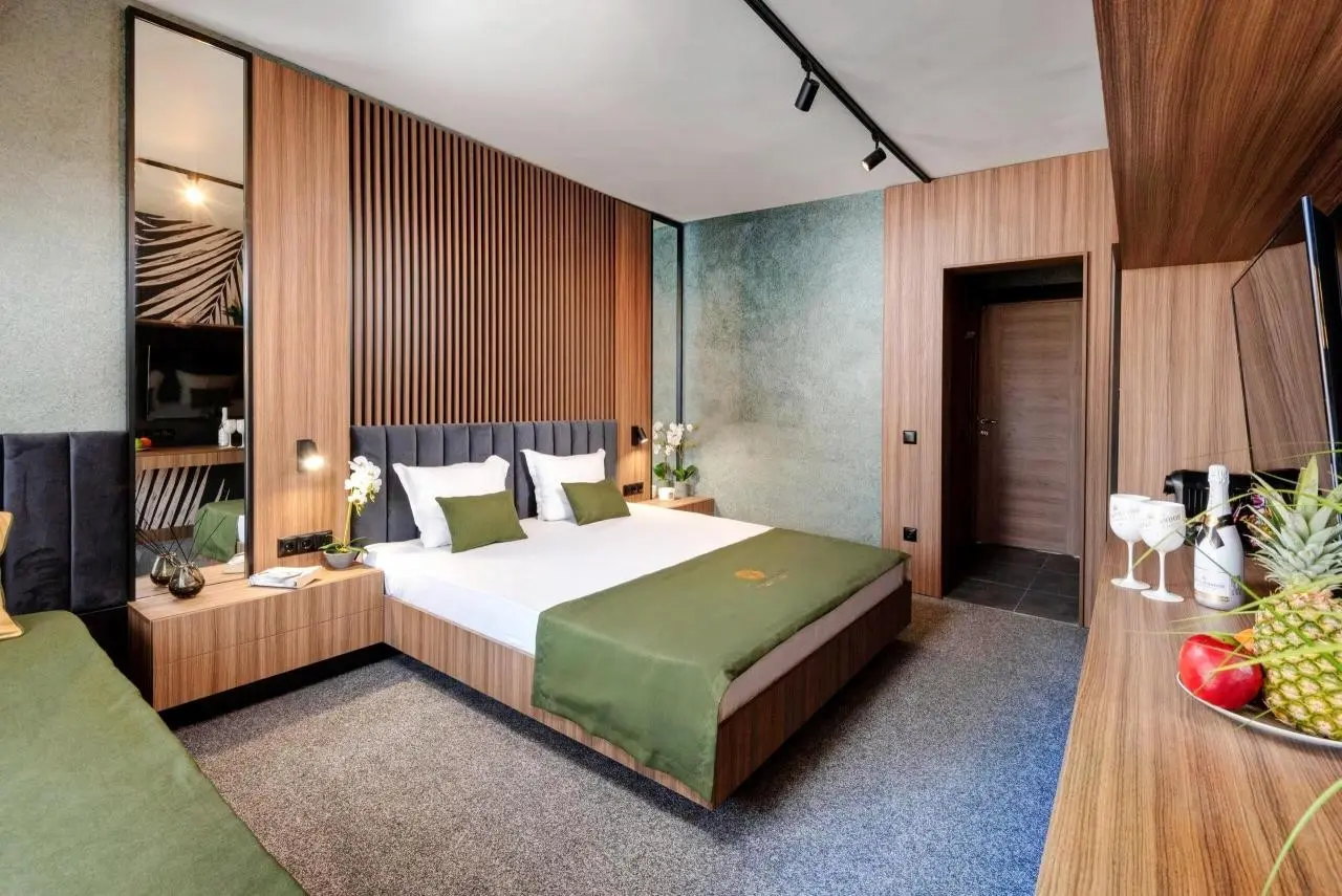 Palms Beach — PALMS BEACH