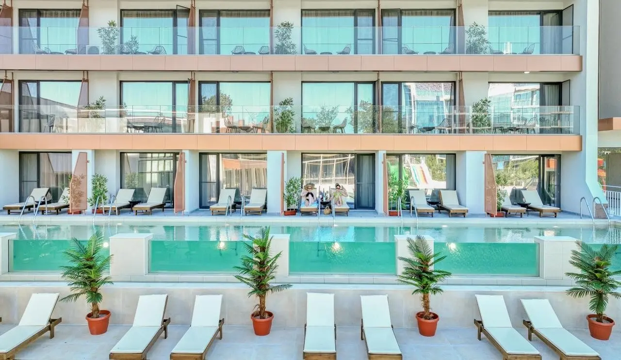 Palms Beach — PALMS BEACH