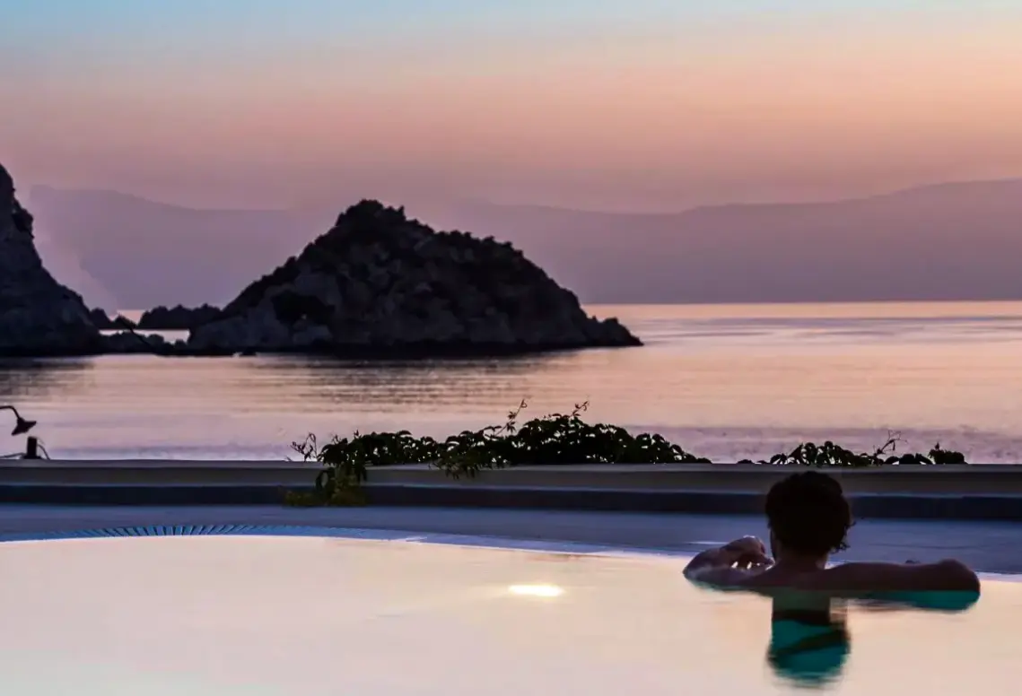 Basen w hotelu Petani Beach Suites