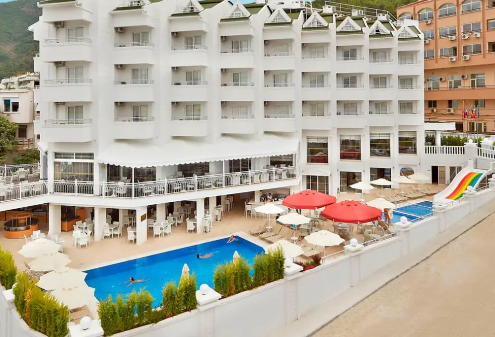 Basen w hotelu Piccolo Dream Hotel