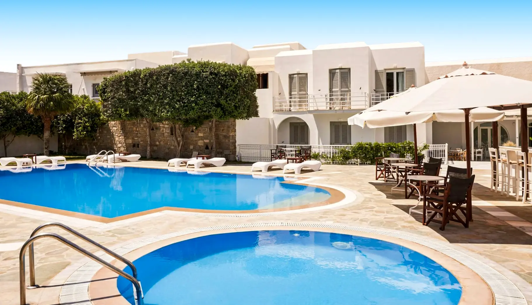 Basen w hotelu Polos Hotel Paros