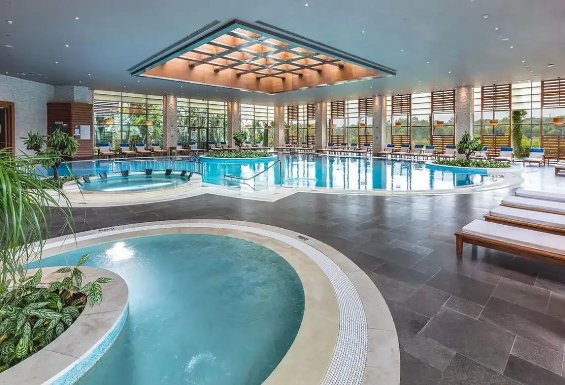 Basen w hotelu Regnum Carya Golf Spa