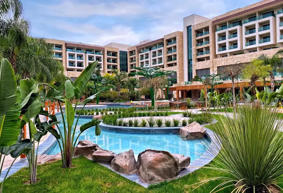 Basen w hotelu Regnum Carya Golf Spa