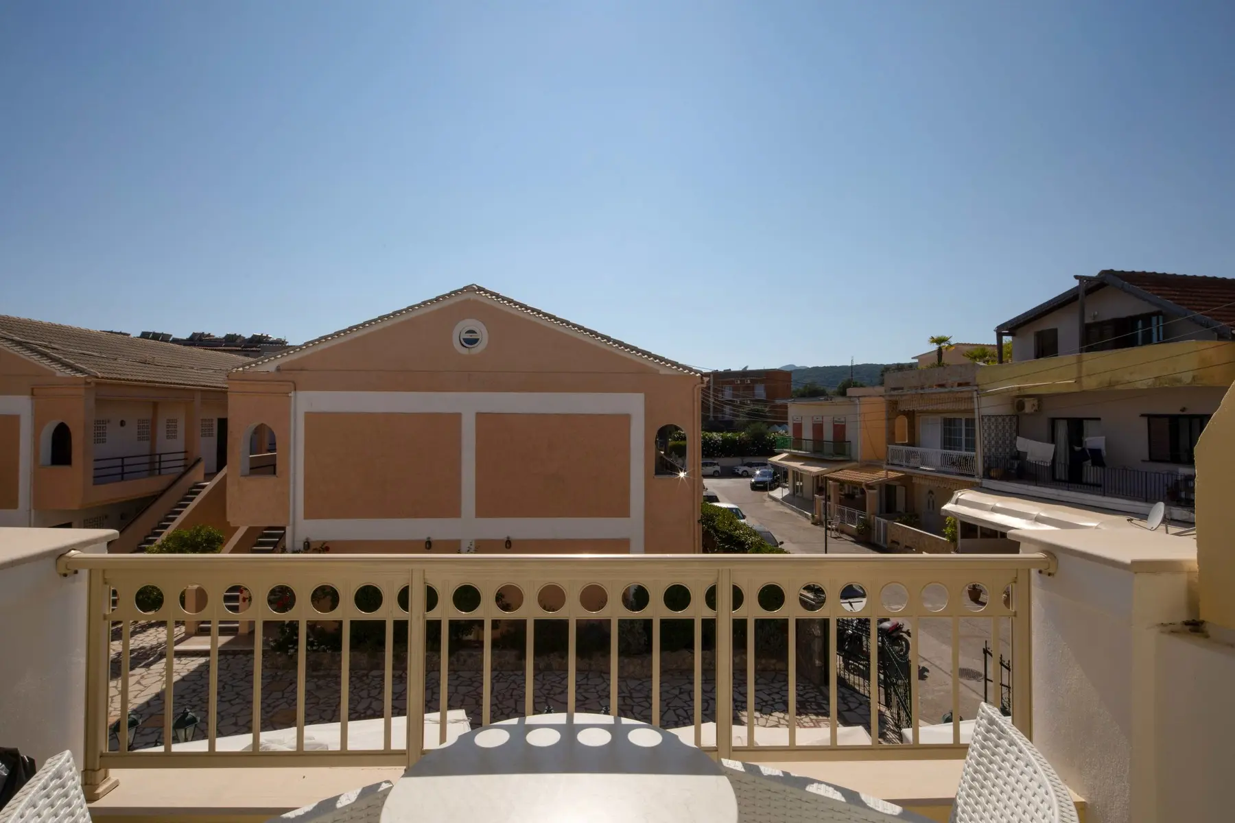 Rossis Hotel — ROSSIS HOTEL