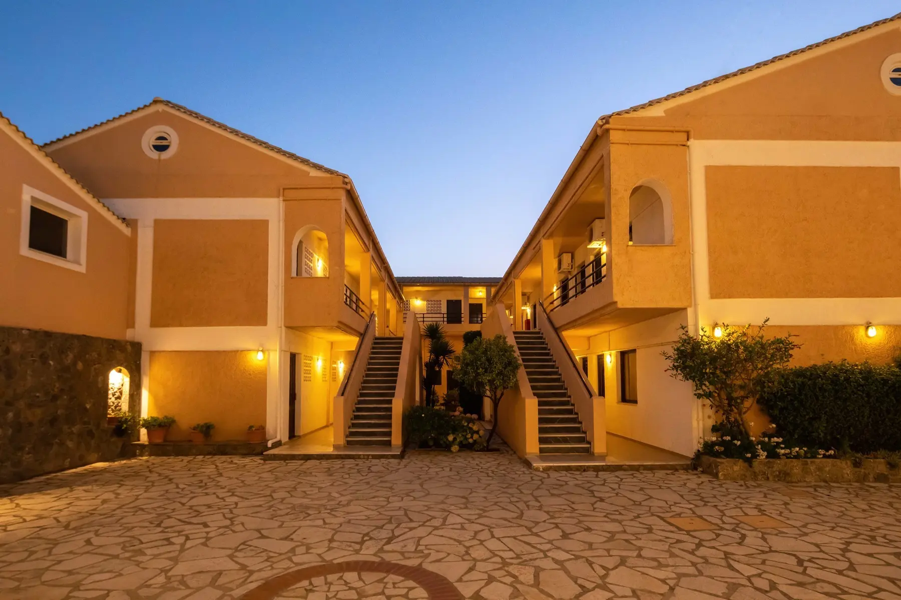 Rossis Hotel — ROSSIS HOTEL