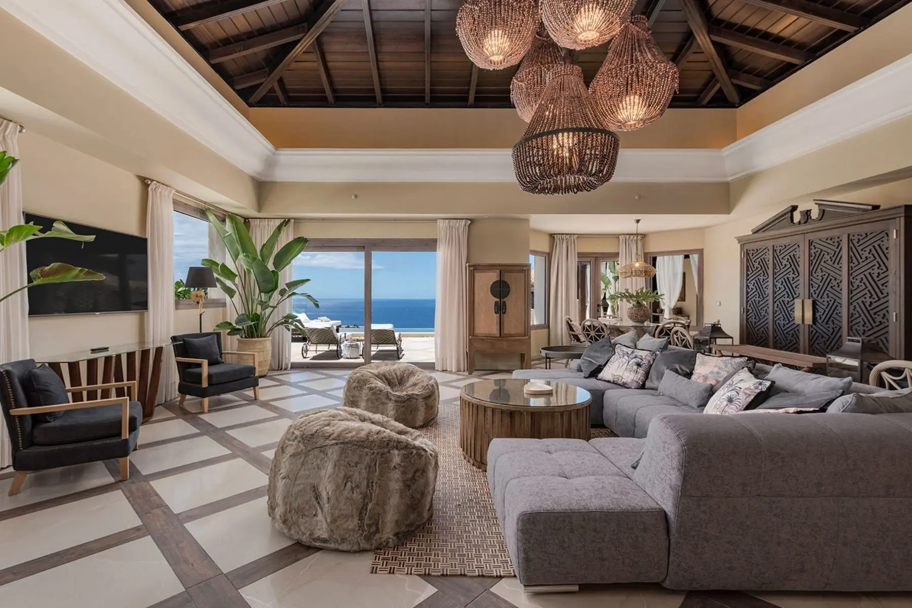 Royal River Luxury — ROYAL RIVER LUXURY