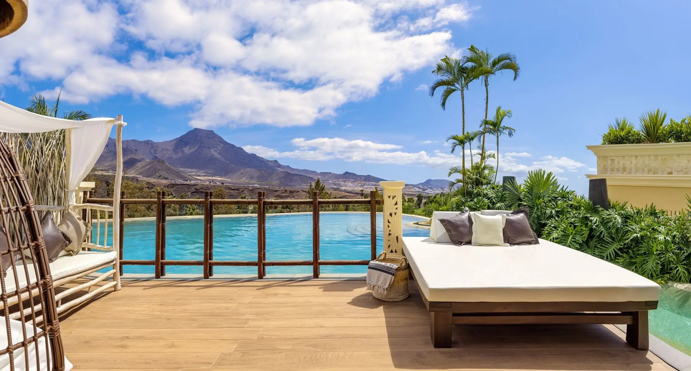 Royal River Luxury — ROYAL RIVER LUXURY