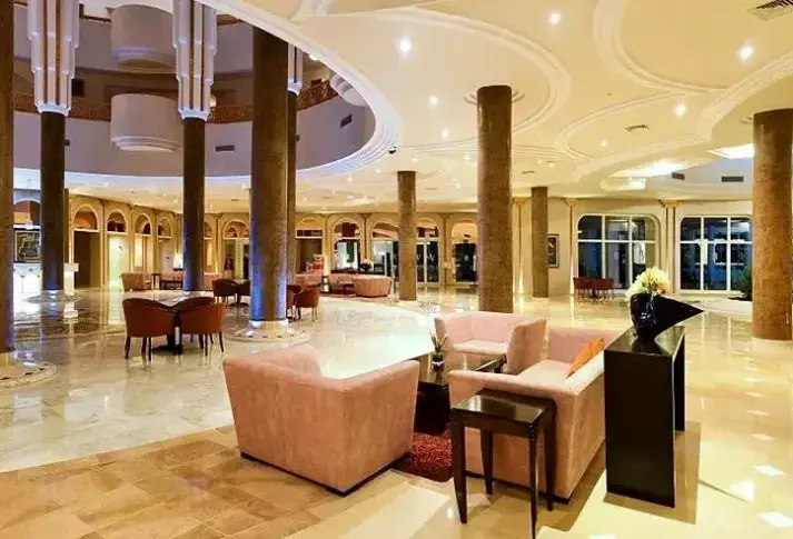 Lobby hotelu Royal Tulip Taj Sultan