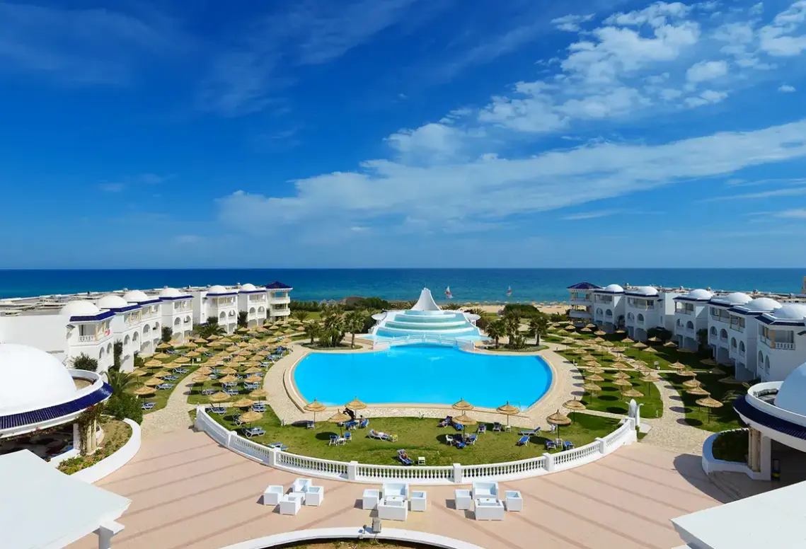 Basen w hotelu Royal Tulip Taj Sultan