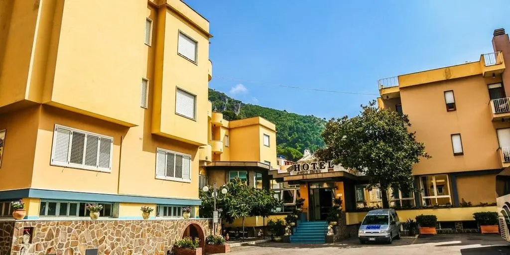 San Pietro - Maiori — SAN PIETRO - MAIORI