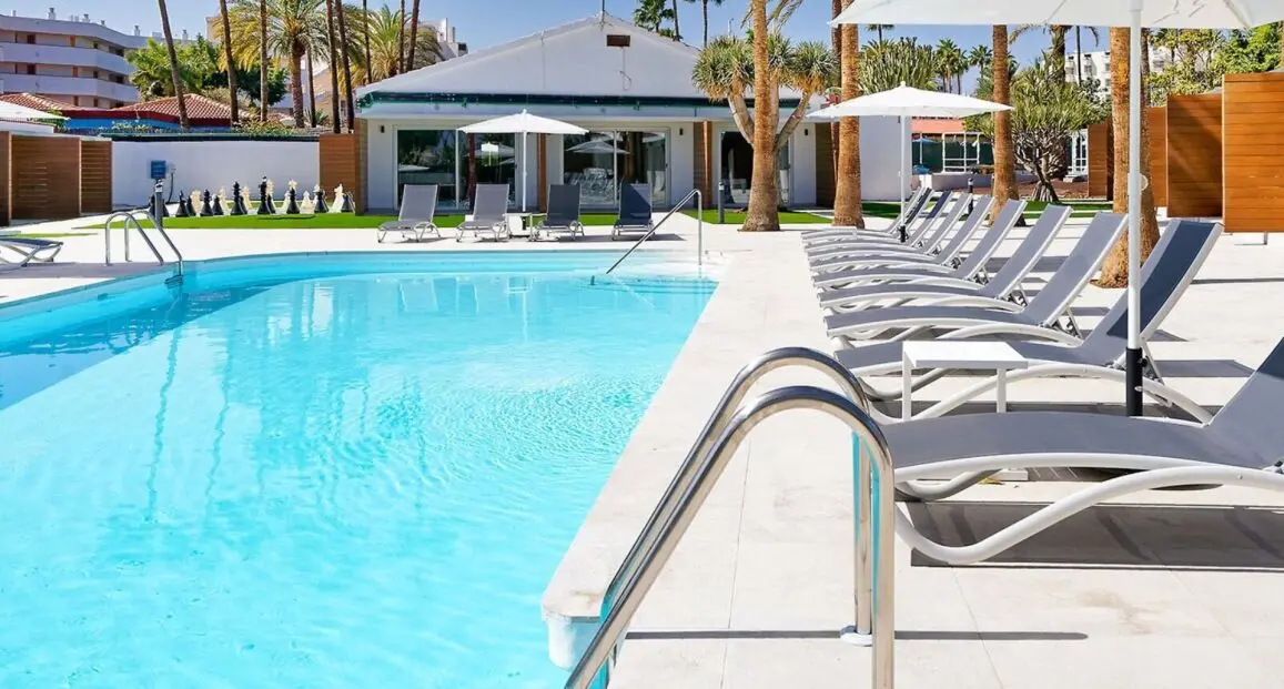Hotel Sanom Beach Resort