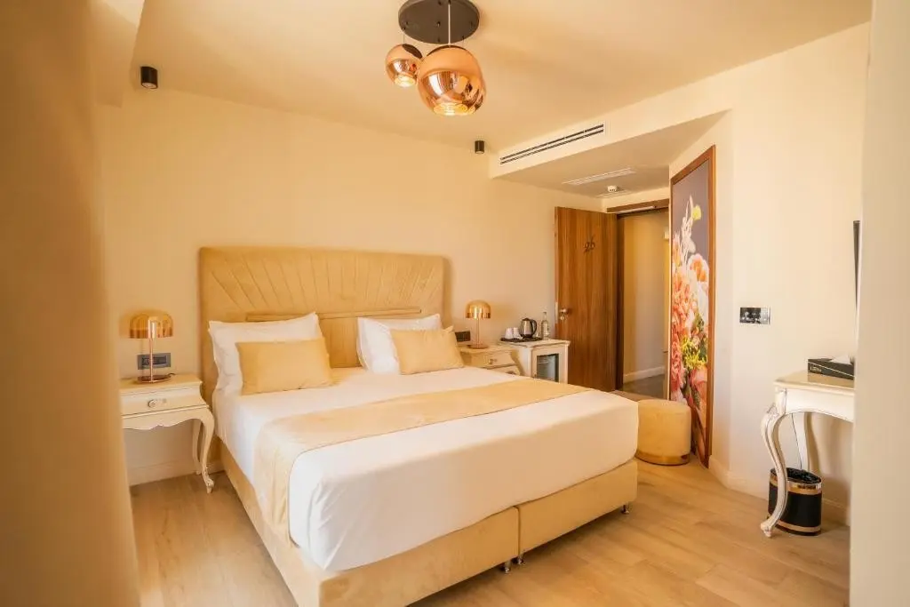 Santa Lucia Boutique Hotel — SANTA LUCIA BOUTIQUE HOTEL