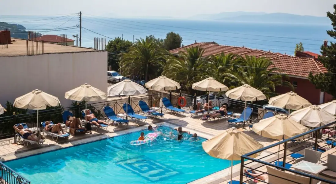 Basen w hotelu Saoulas Studios