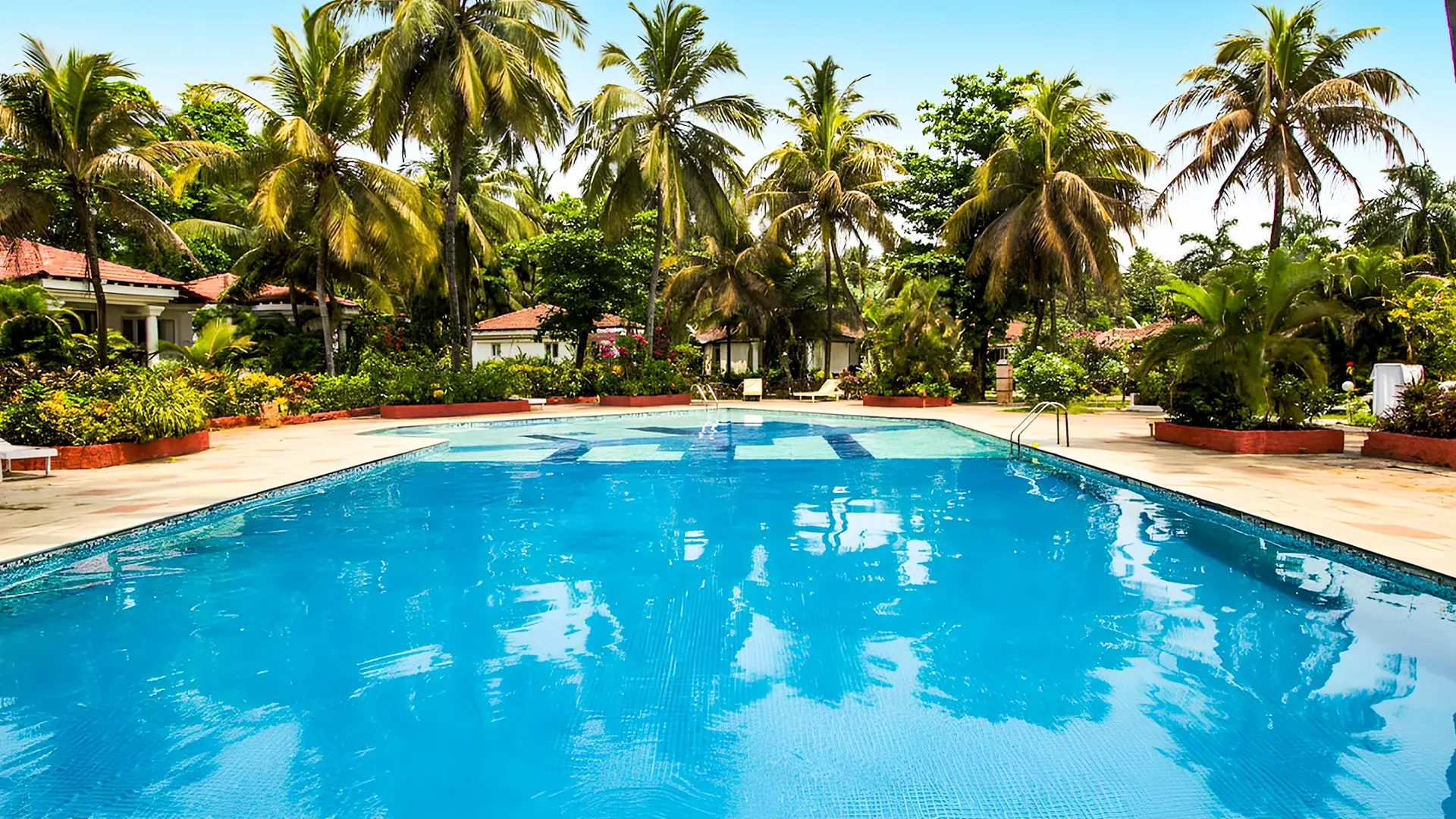 Hotel Shikara Beach Resort