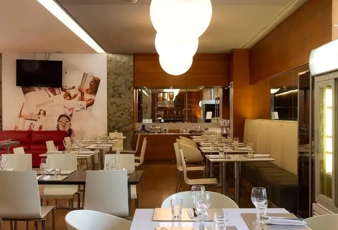 Restauracja i jedzenie w hotelu Smy Bologna Centrale