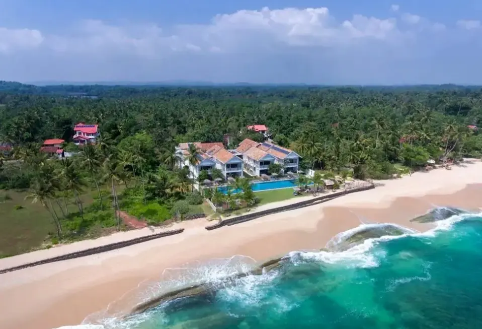Plaża przy hotelu Sri Sharavi Beach Villas & Spa