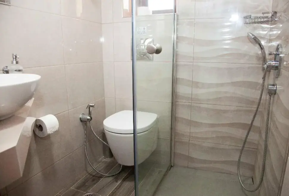 Łazienka w pokoju hotelu Sunny Suites
