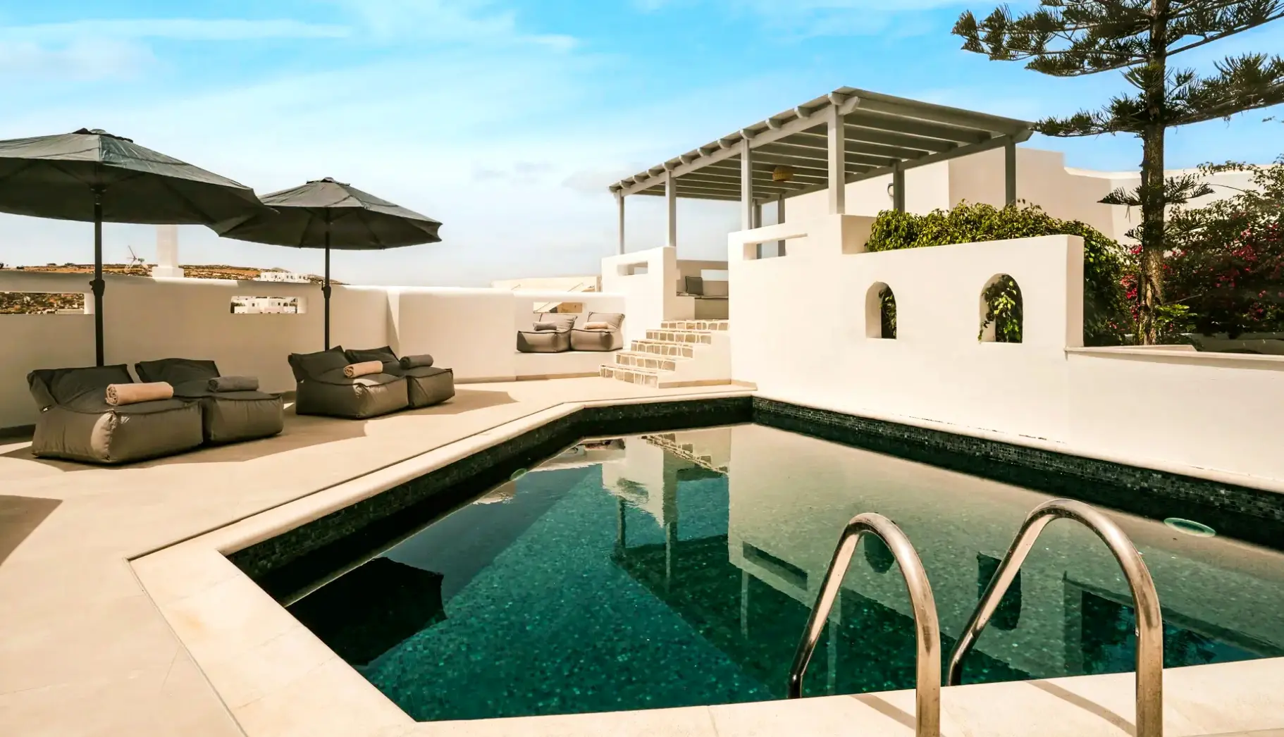 Basen w hotelu Sunrise Accommodation Paros