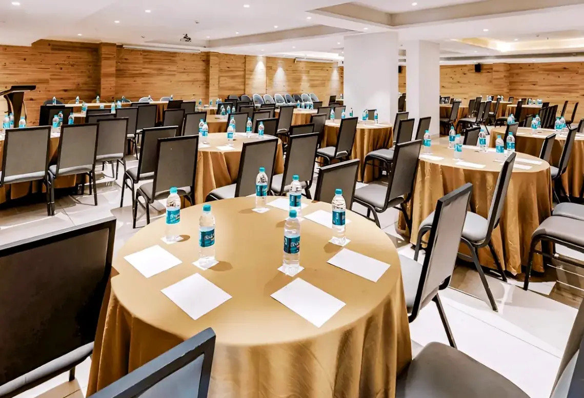 Restauracja i jedzenie w hotelu The Fern Residency Calangute
