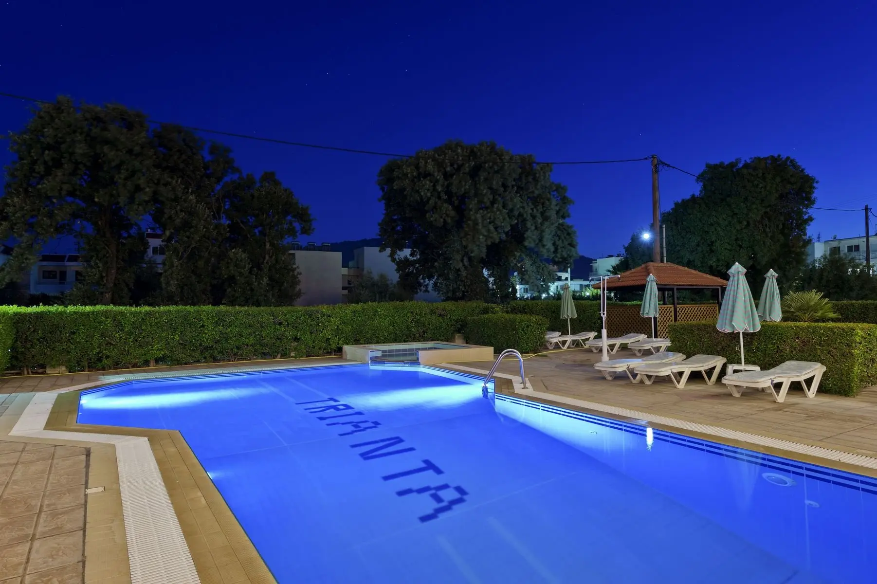 Basen w hotelu Trianta Apartments