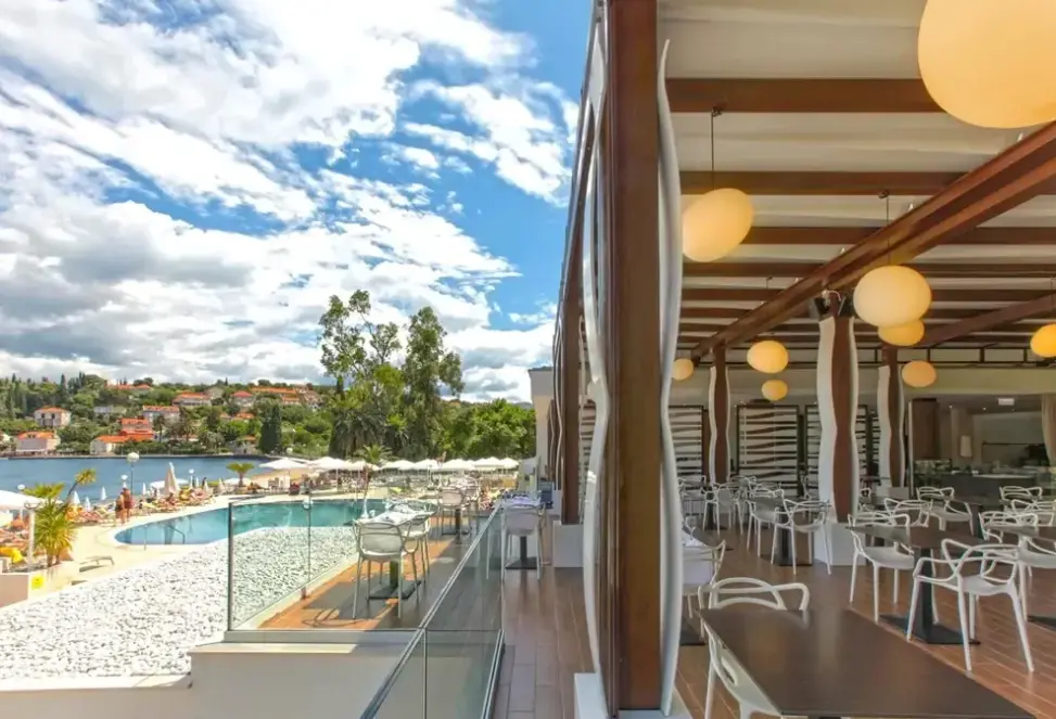 Restauracja i jedzenie w hotelu TUI Blue Kalamota Island Resort