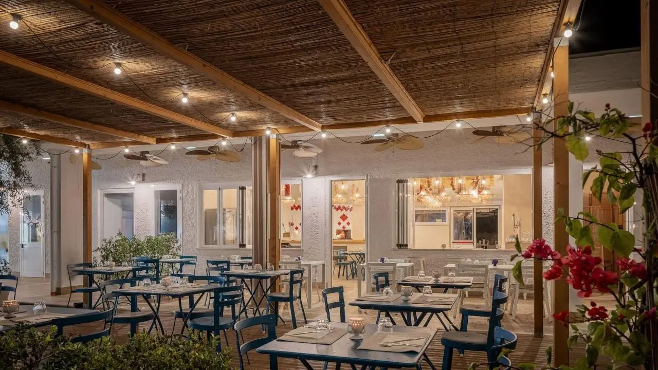 Restauracja i jedzenie w hotelu Unahotels Naxos Beach